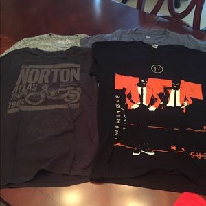 Lot of 5 T-shirts, 4-Sm & 1-Med